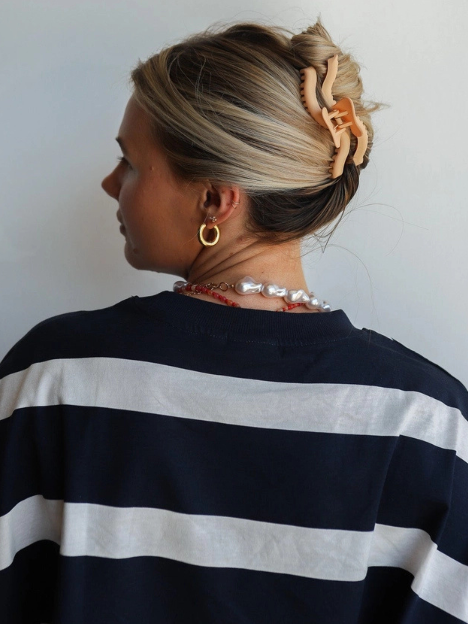 Wavy Midi Hold Everything Claw - Honey Blonde - The Collective Rose