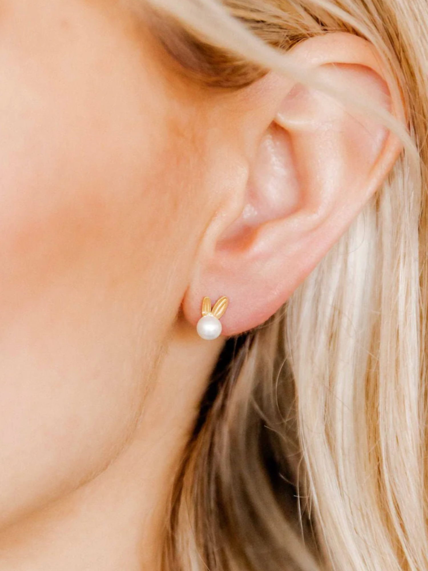 Heidi Pearl Bunny Screwback Stud Earrings - The Collective Rose