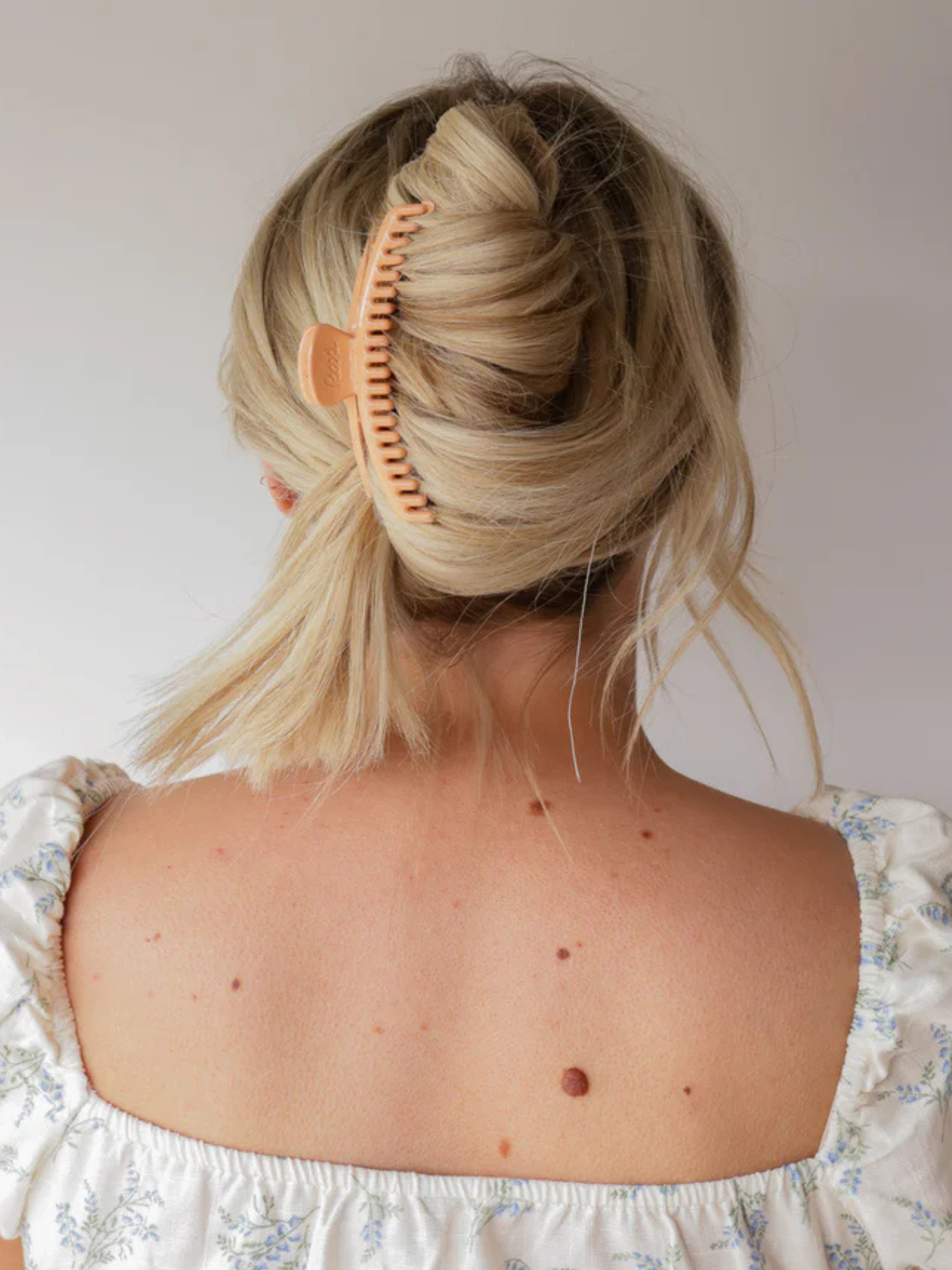 Shiny Midi Hold Everything Claw - Peach - The Collective Rose