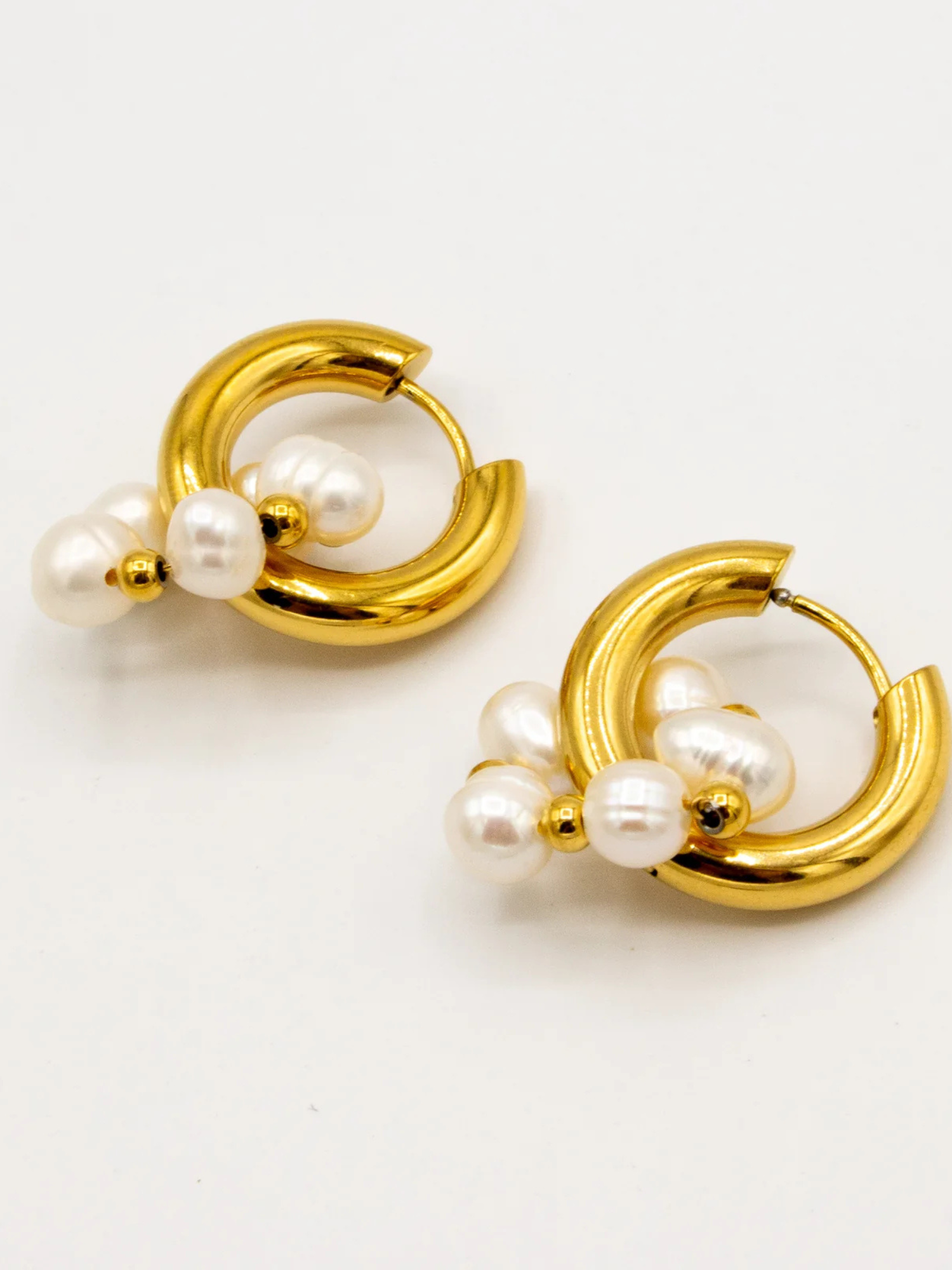 Golden Ring & Pearl Earrings