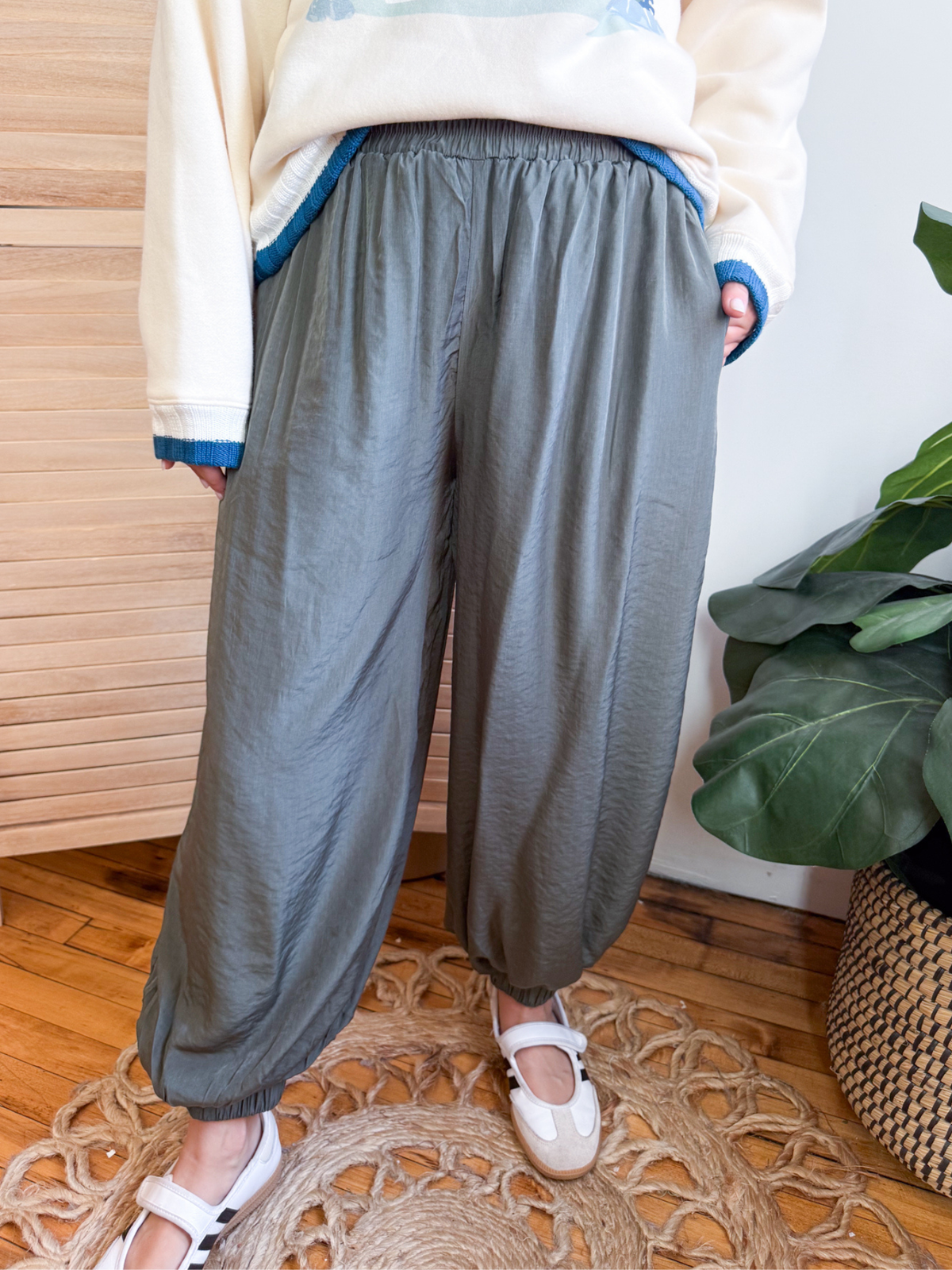 Tayla Airy Balloon Pants - Olive