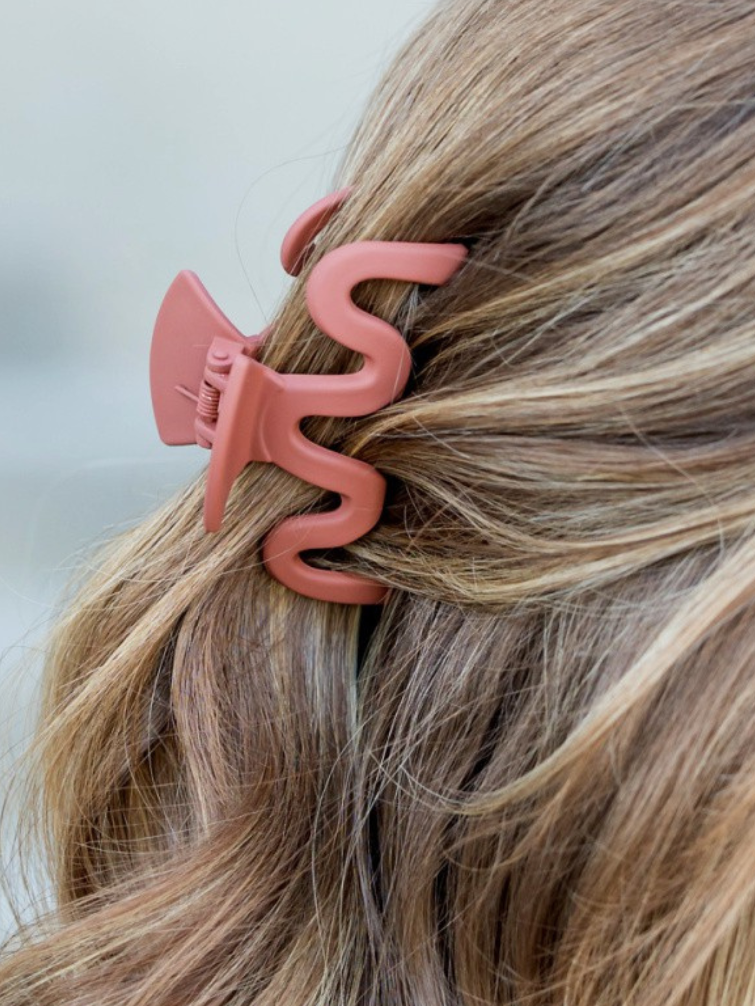 Squiggle Hair Claw Clip - The Collective Rose